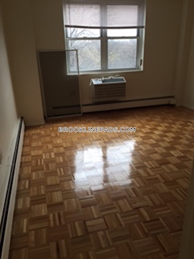 Brookline 3 Beds 1.5 Baths  Boston University - $5,300 No Fee
