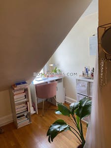 Brookline 4 Bed 2 Bath BROOKLINE- BOSTON UNIVERSITY $5,950 Boston University - $5,500 50% Fee