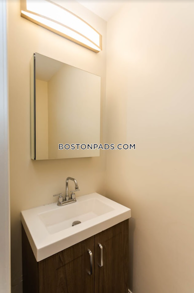Medford 5 Beds 4.5 Baths  Wellington - $5,495