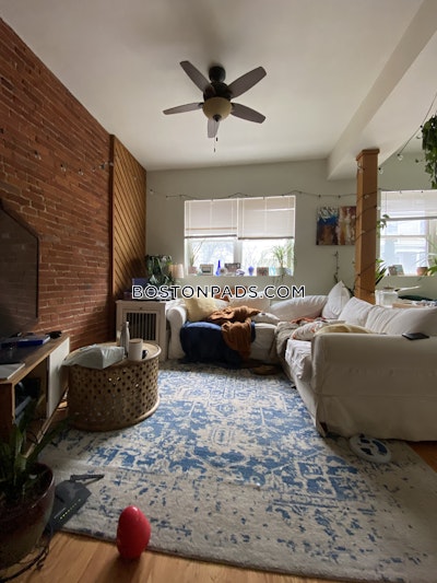 Somerville Unique 2BD/1BA Apartment  Spring Hill - $3,575