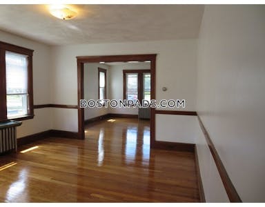 Newton Comfortable 2BD/1BA Apartment in Tree Filled Newton Neighborhood  Newtonville - $2,400