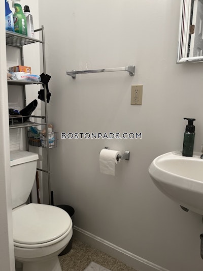 Brookline Quaint studio 1 Bath on Beacon St  Boston University - $2,095 No Fee
