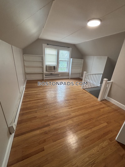 Somerville 2 Beds 1 Bath  Tufts - $2,500 50% Fee