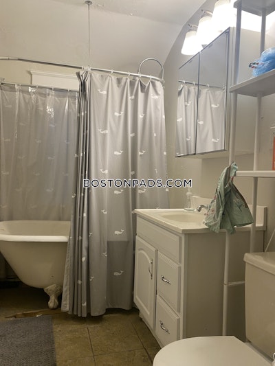 Somerville 4 Beds 1.5 Baths on Dearborn Rd in Somerville  Tufts - $6,250