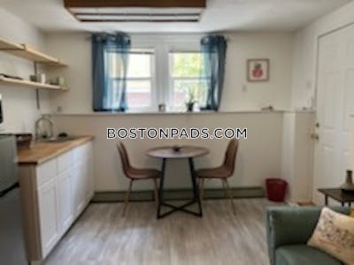 Medford 1 Bed 1 Bath  Tufts - $2,200 No Fee