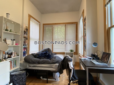 Somerville 5 Beds 1 Bath  Tufts - $5,500