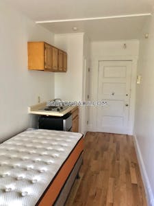 Brookline 0 Bed 1 Bath BROOKLINE- LONGWOOD AREA $1,795  Boston University - $1,795 No Fee
