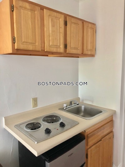Brookline Delightful Studio 1 Bath on Beacon St.   Boston University - $1,795 No Fee
