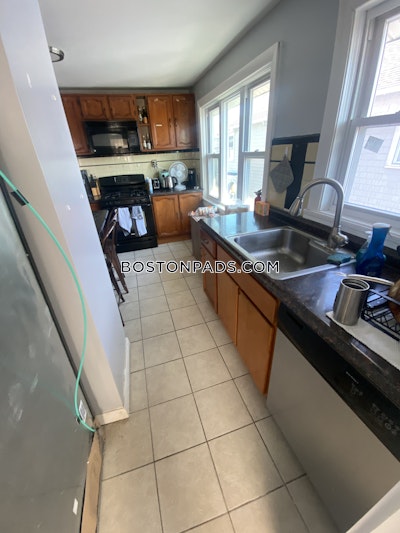 Somerville Spacious 5 Bed 2 bath available 6/1 on Woods Ave in Somerville!!   Tufts - $4,450