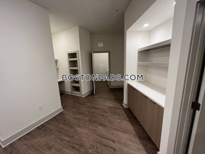 Wellesley 1 Bed 1 Bath - $2,906
