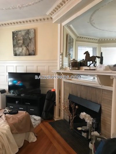 Back Bay 2 Bed, 1 Bath Unit Boston - $4,950