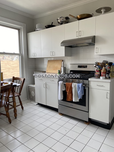Somerville 3 Beds 1 Bath  West Somerville/ Teele Square - $3,900
