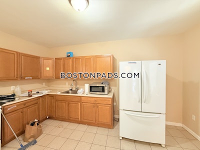 Lowell Apartment for rent 4 Bedrooms 2 Baths - $3,600