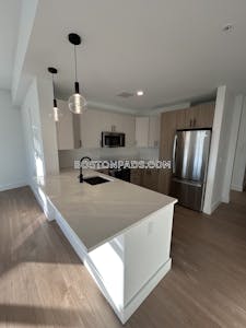 Saugus Apartment for rent 3 Bedrooms 2 Baths - $4,200