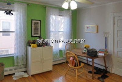Waltham Spacious 2 Bedroom Unit Close Waltham Center!  - $2,650